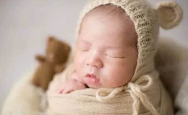  [儿子]杨思琦带儿子拍写真，合照未见爸爸出镜，香港网友：孩子太可怜了