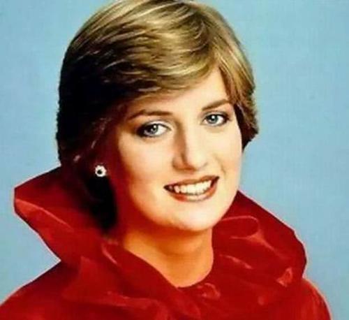 戴安娜的短发美成经典，发型从没崩过，最后一张睡觉像个瓷娃娃！
