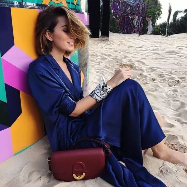 赫本:即便只有很少的衣服，但只要有它，也可以拥有很多美丽