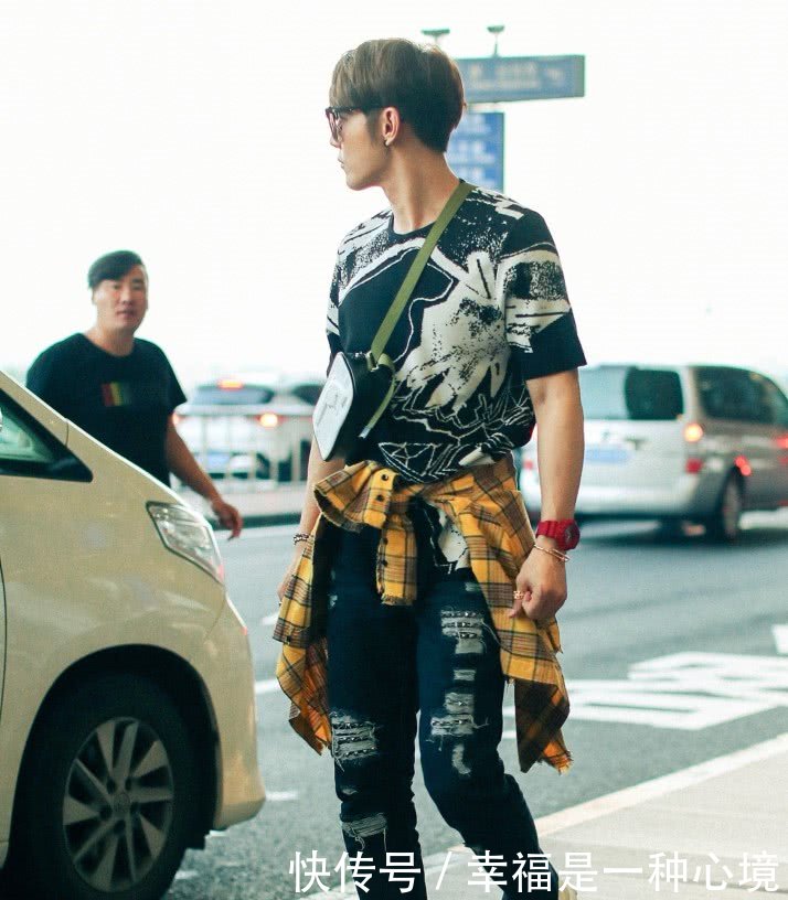 汪东城这时尚感绝了！脚上的鞋不仅有“味道”，还丑出了新高度