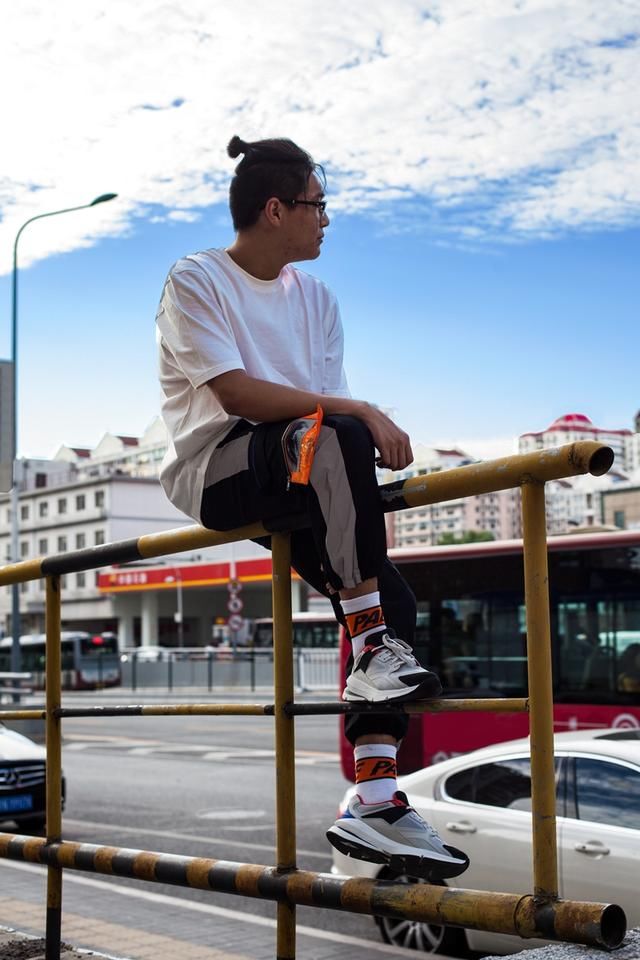 万万没想到,UA 首款老爹鞋如此惊艳!复古风纯正还有奢华用料!