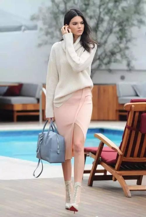 蔡依林穿开叉裙，白百何穿开叉裤，露腿才时髦啊！