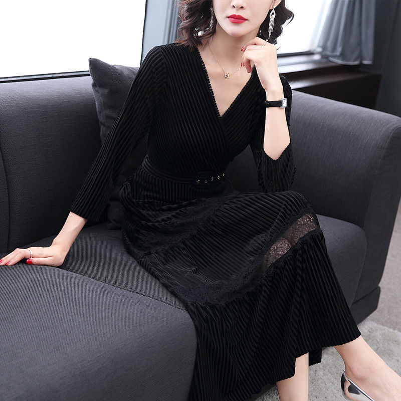 中秋朋友聚餐，我穿这款秋裙出席，惊艳全场，朋友都纷纷赞我美嫩