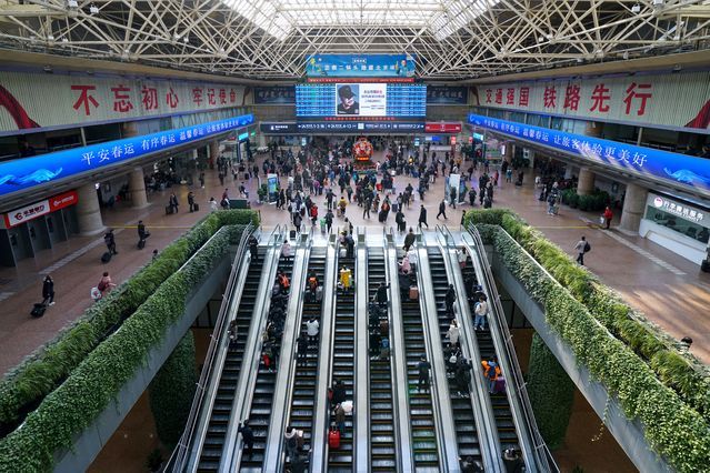  中青网见习记者■现场直击2020春运首日