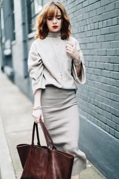  「针织衫」女人买针织衫，就要挑这4种“耐看色”，穿个两三年都不会过时