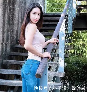 微胖的中年女人，大气有钱却穿一条便宜的紧身牛仔裤，有何用意