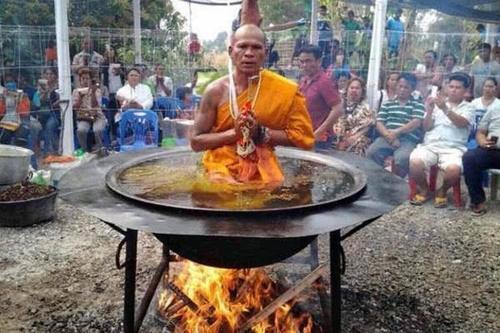 泰国“高僧”油锅打坐是真的吗?经验丰富的游客说出其中猫腻!