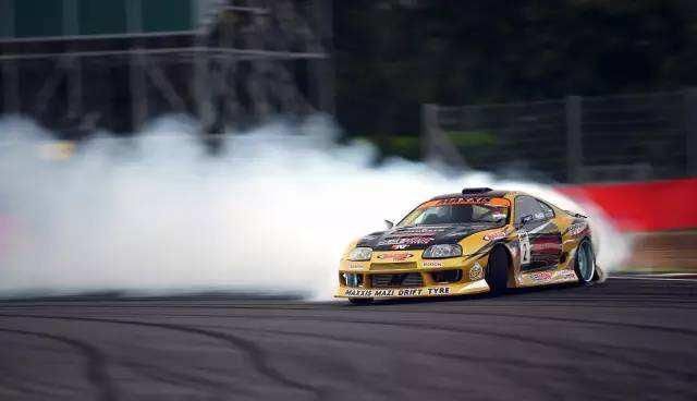  『工作原理』因为差速器的存在，你的后驱车可能很难飘移