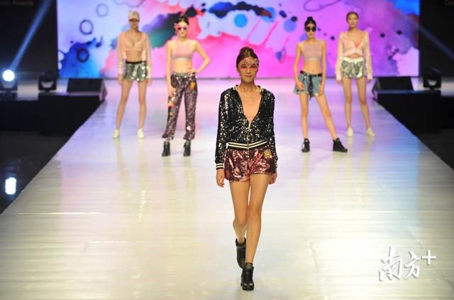 图集|超模大长腿小蛮腰全在这，佛山“维密秀”惊艳开show!