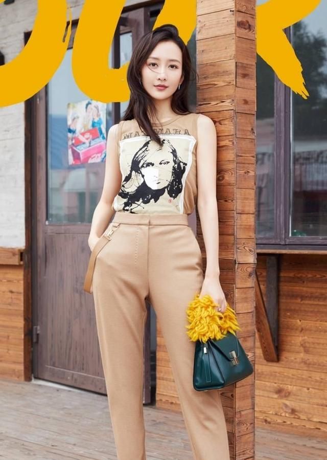 35岁王鸥和31岁杨幂同是街拍，气质差距这么大，真羡慕刘恺威