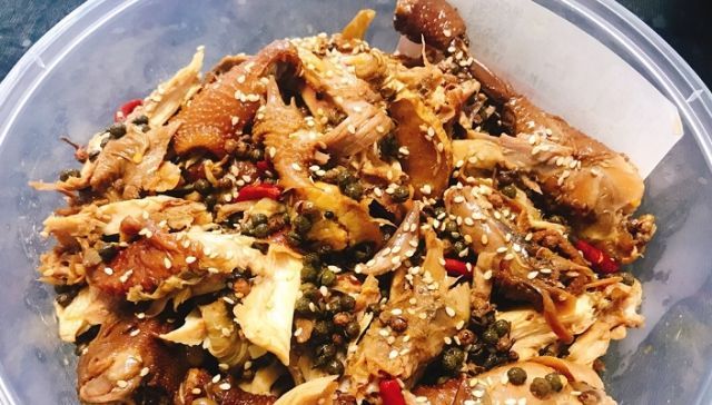  『看起来』这些菜看起来美味，可能不干净，摊贩自己很少吃，妈妈们进来看看