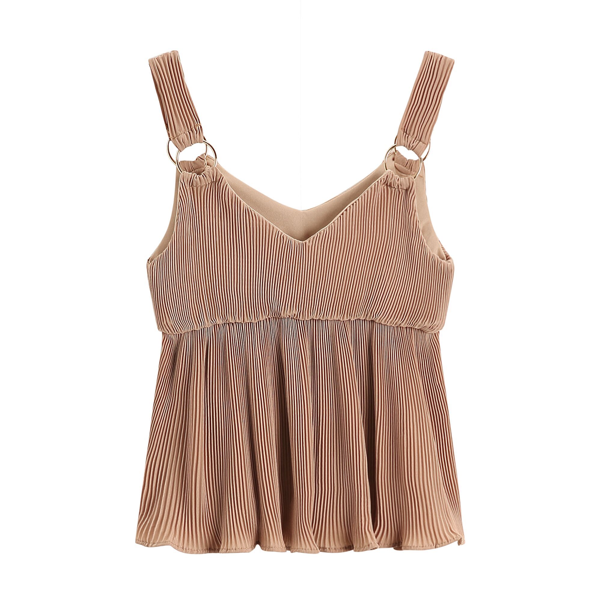 吊带:无法抵挡的纤细诱惑，玩转夏日海边度假风