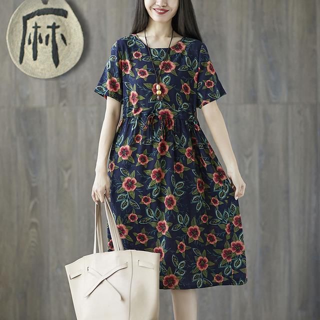 修身连衣裙,让你在秋天穿出去也是美美的,非常显瘦,清新淡雅