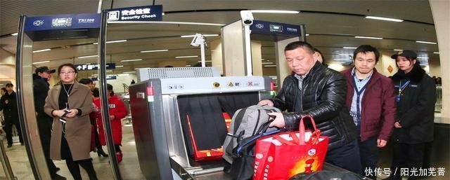  #安检#中国的地铁为什么需要安检而日韩却不用！看看外国网友怎