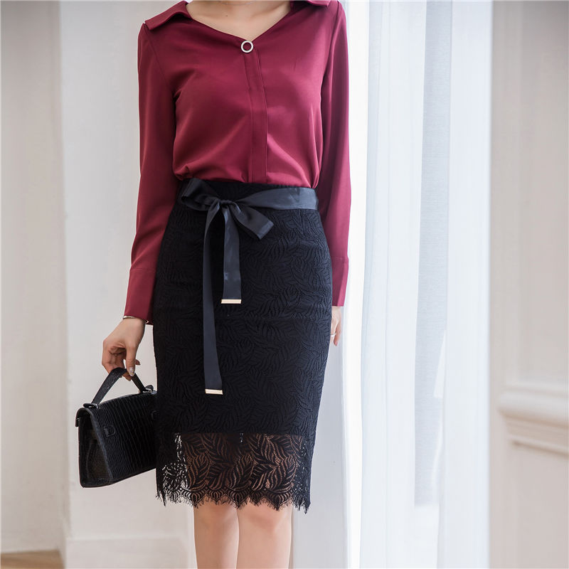 学下图精致女人穿一步包臀裙，优雅有女人味，前凸后翘美死人