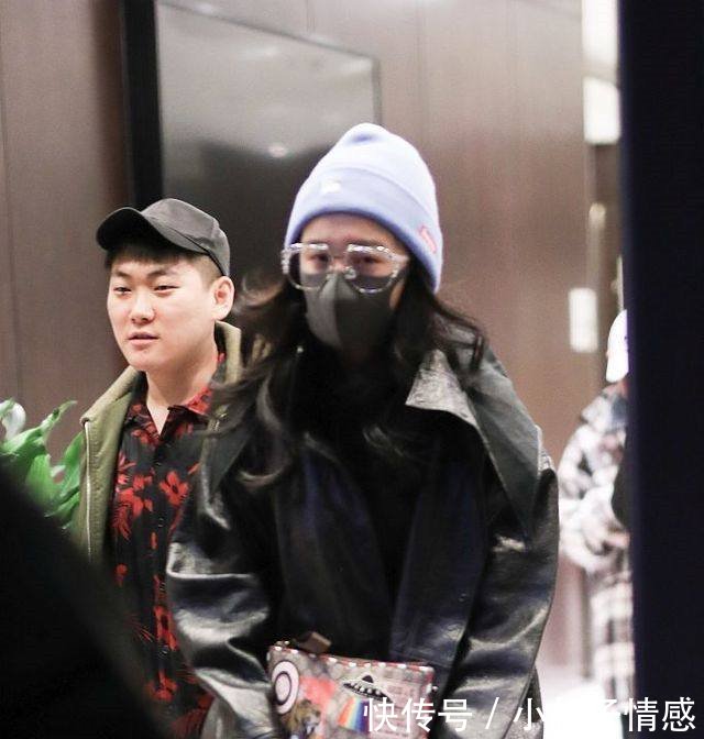 杨幂素颜现身,网友直呼差好大,离开妆发加持还不如路人好看呢