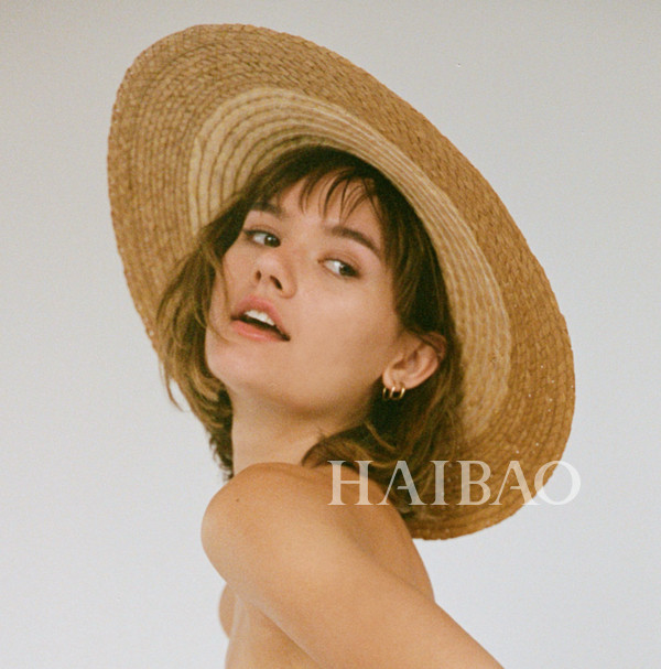 “苹果脸”模特Allie Clarks真可爱！