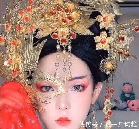 「头像中」小姐姐挑战画“头像”,开局本以为糟糕透了,效果一眼万年