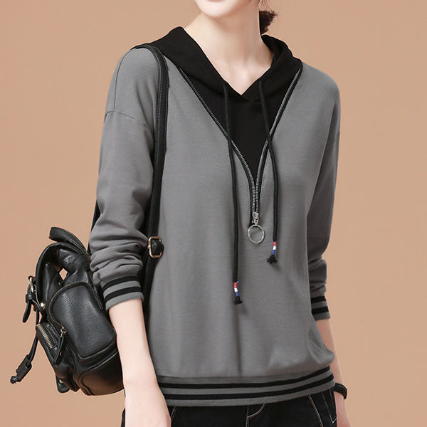 是跟真丝裙说拜拜时候了，今秋流行卫衣+短裤，走上街回头率爆表