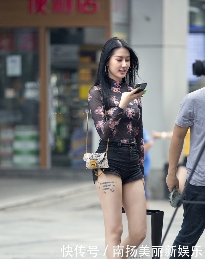 怦然心动:小姐姐美爆了!独特的气质让人怦然心动