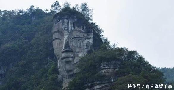 师徒二人普度众生，徒弟凿出“乐山大佛”，师傅的另一座却未完工