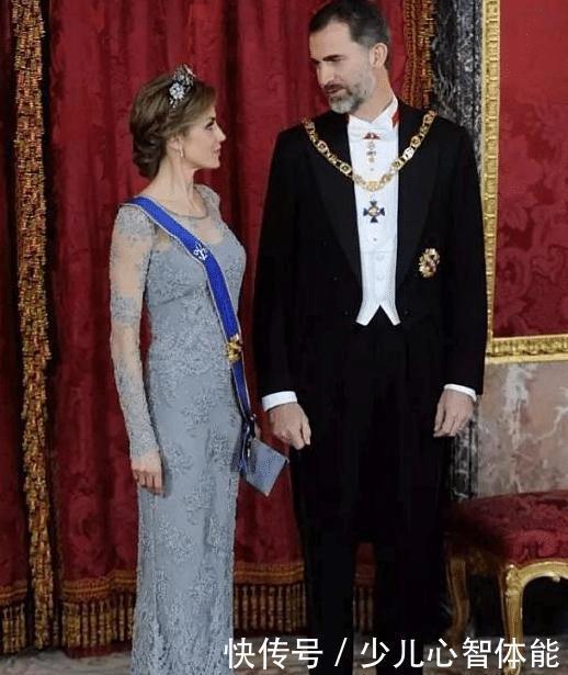 「 莱蒂」女神范丝毫不减当年,甩出凯特王妃好几条街,西班牙王后莱蒂齐亚