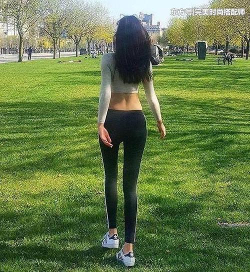 紧身裤穿起来高贵典雅，性感轻松秀身姿，走到哪里都很美