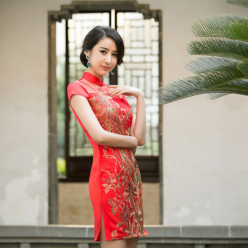 没有好的身段，过过眼也好。如此性感的旗袍这个夏天穿，刚刚好