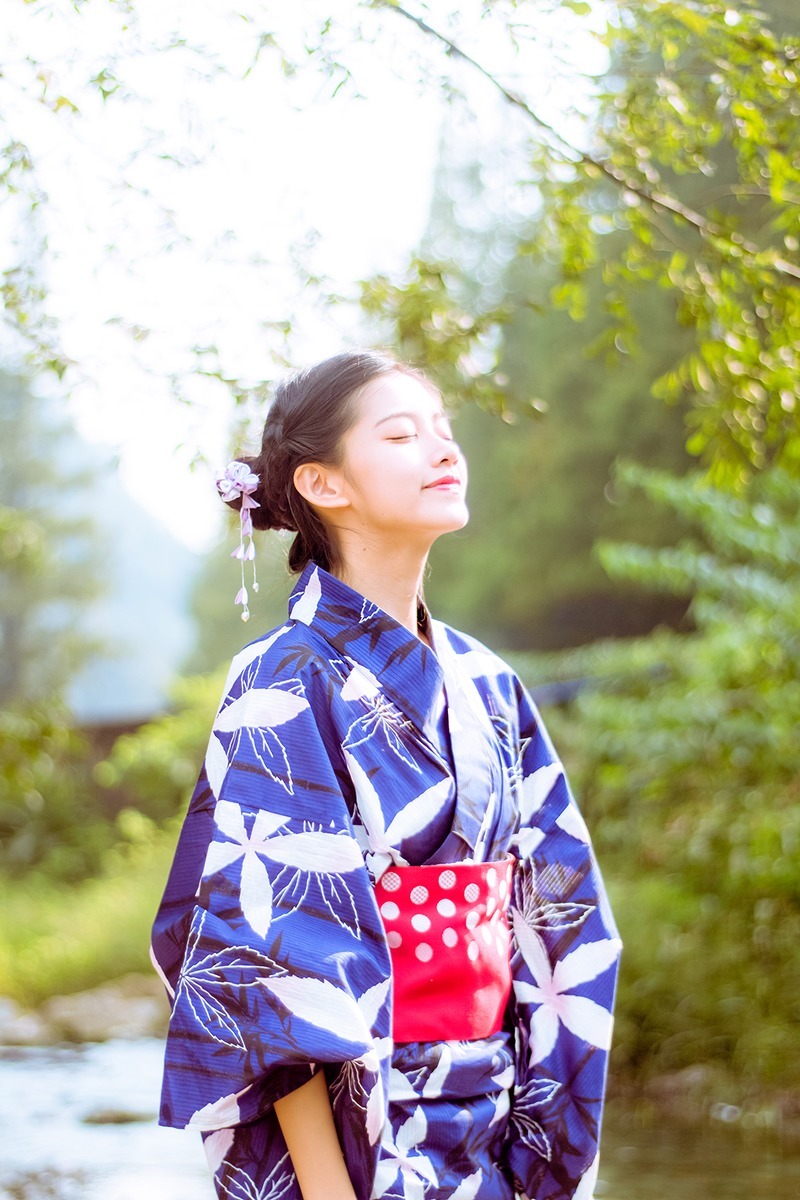 90后马尾辫美女和服写真