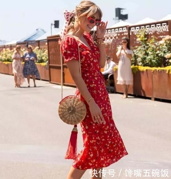 『女人』中年的你还在穿紧身裤?优雅女人都穿裙子了,时髦又减龄
