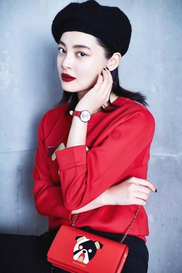 宋佳这气质连女人看了也会心动，学会穿红色美的就是不一样