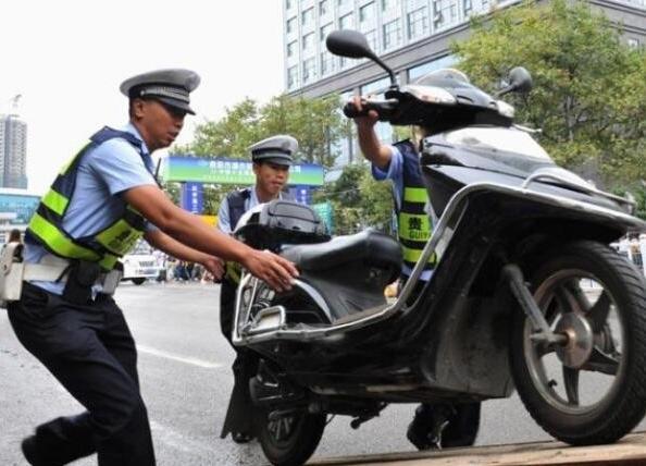 电动车新国标已出台，严查一切超标车！网友：难道只有报废了？