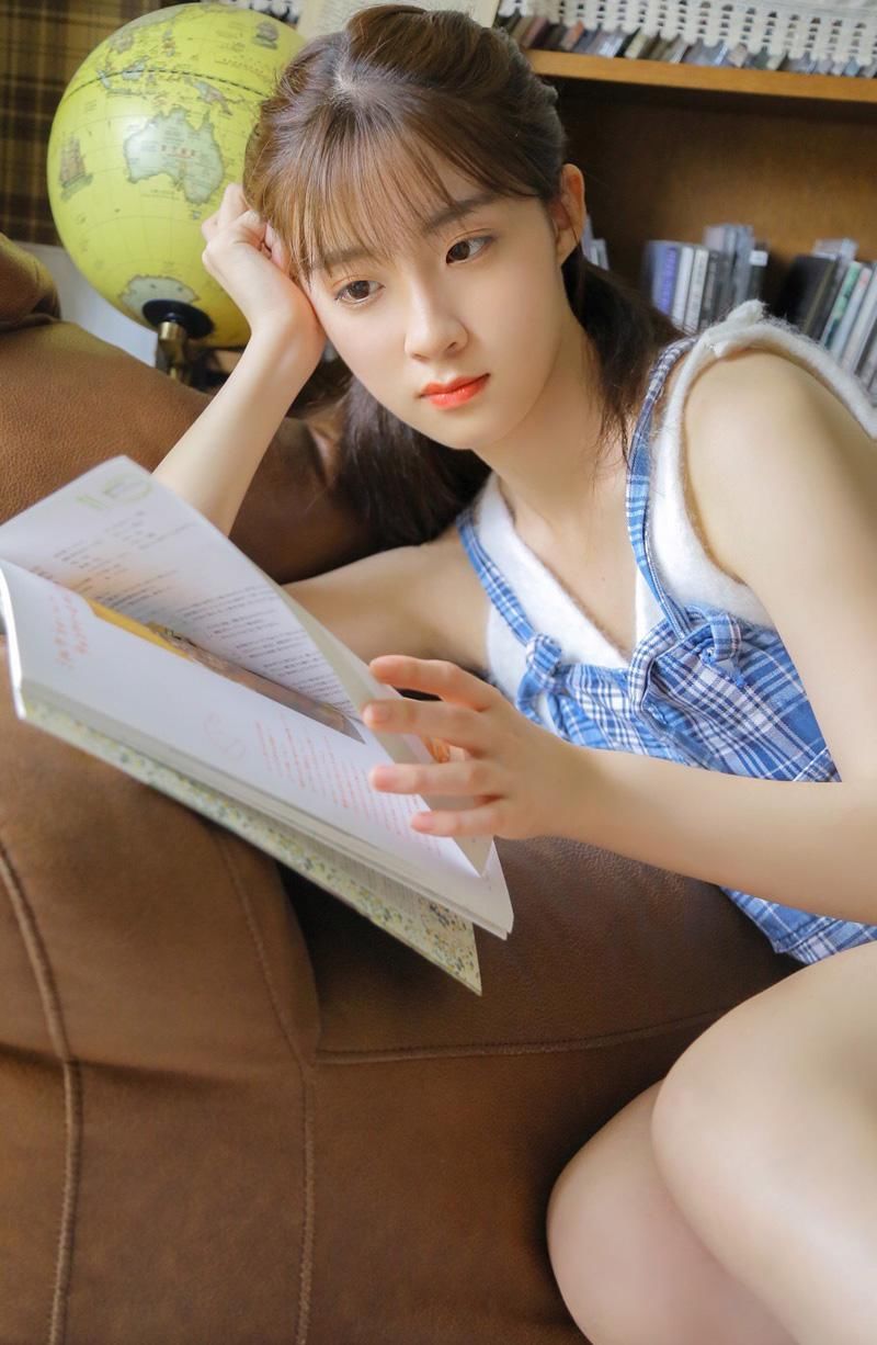 性感白嫩美少女美腿诱惑私房图片