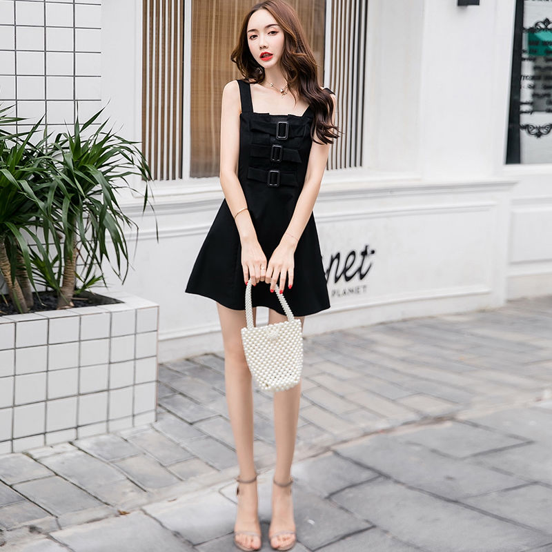 穿上这样的长裙，性感充满魅力，这几款让你成为时尚的女人