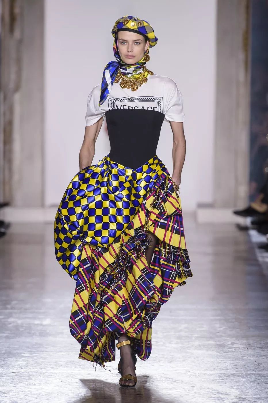 从秀场到街头，今夏最火的连衣裙是这一条!