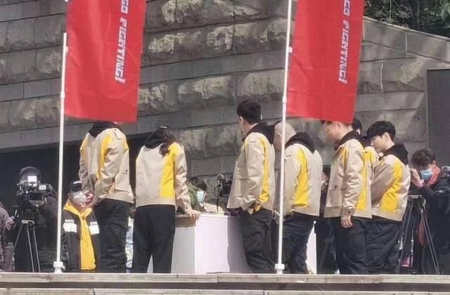  【上线】甜热热神秘的行程再次上线 现身《极限挑战》录制现场