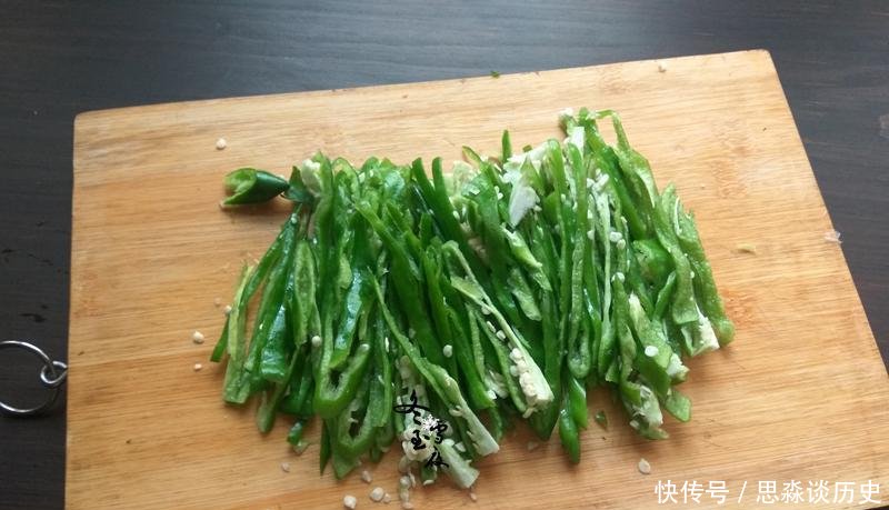 『口味』据说是“东北王”张作霖很爱吃的一道菜, 鲜辣爽脆, 口味火爆
