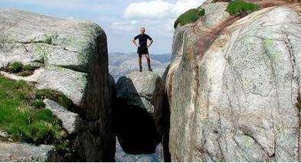 全球最不可思议的5块石头,中国两块奇石上榜,最后一块违反常理