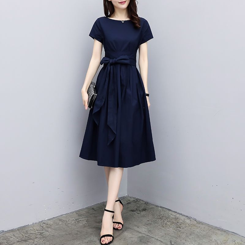 终于买到了~这件素色“欧货裙”，显瘦显嫩性感十足，大妈变女神