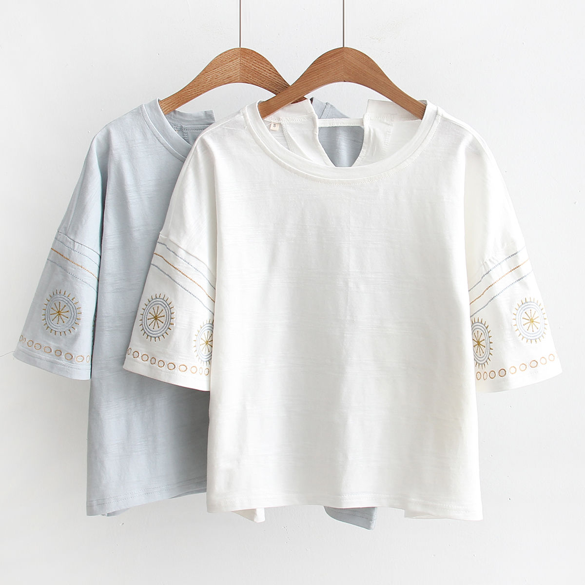 今年最流行的几款t恤,时髦好看洋气百搭,轻松打造精致女神范儿