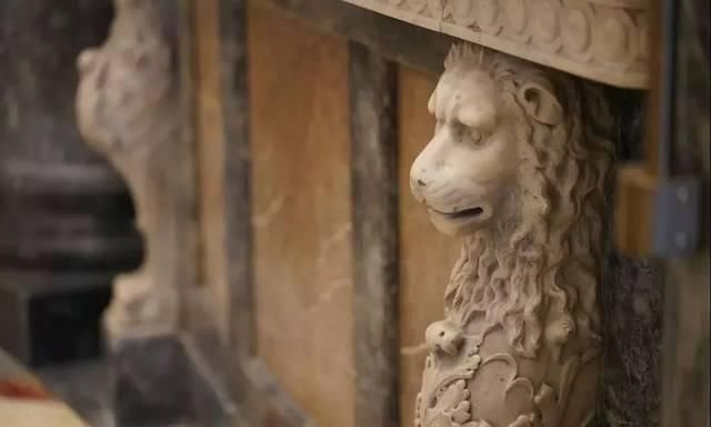 星巴克爆改百年老建筑，将闲置“废楼”改出王炸！网友：别卖咖啡