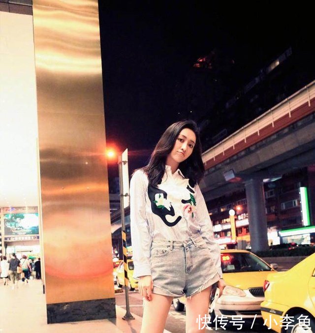 34岁王鸥穿衣太有女人味了，难怪明道都拜倒在她的石榴裙下！