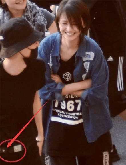 郑爽新恋情曝光! 知道男方身份的一刻, 网友不敢相信: 怎么会是他