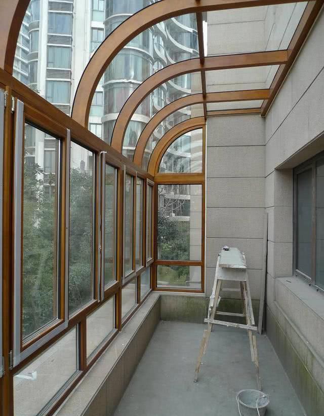  【顶楼阳台】花5000块把阳台改成弧形窗，这下顶楼多个阳光房，楼下业主干瞪眼