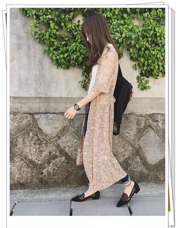  受欢迎：黑色背包越来越受欢迎！看看日本女孩春天怎么搭配它吧