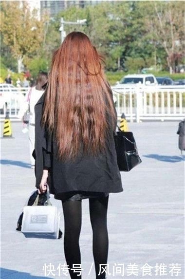 女人|时尚美女街拍:俏皮可人的美女,尽显女人窈窕身姿