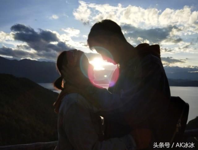 分手季的咒语是假的,电竞大佬公布在一起的消息小男神第一个祝贺