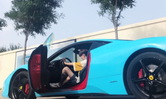 杨清柠和王乐乐分手后无处“捞金”，如今下海开始卖三无减肥药？