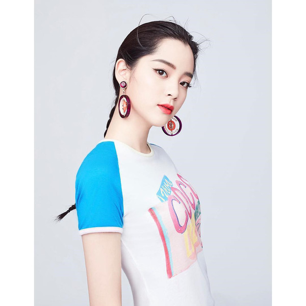 看《天坑鹰猎》，帮王俊凯挑选女朋友