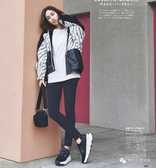  「色针织毛衣」别慌！紧身牛仔裤搭配不难，春天流行这样穿，好身材显而易见